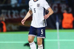 开云安卓下载-TA：多特蒙德报价图卢兹后卫克雷斯韦尔，同时在追安塞尔米诺