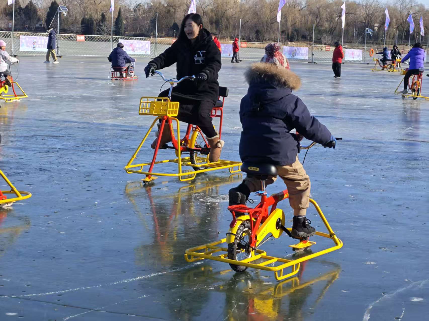 开云官方入口-北京市属公园冰场陆续开放，部分设有速滑区